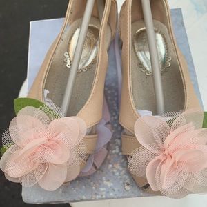 Brand New Joyfolie Livia in Whisper Pink size 8